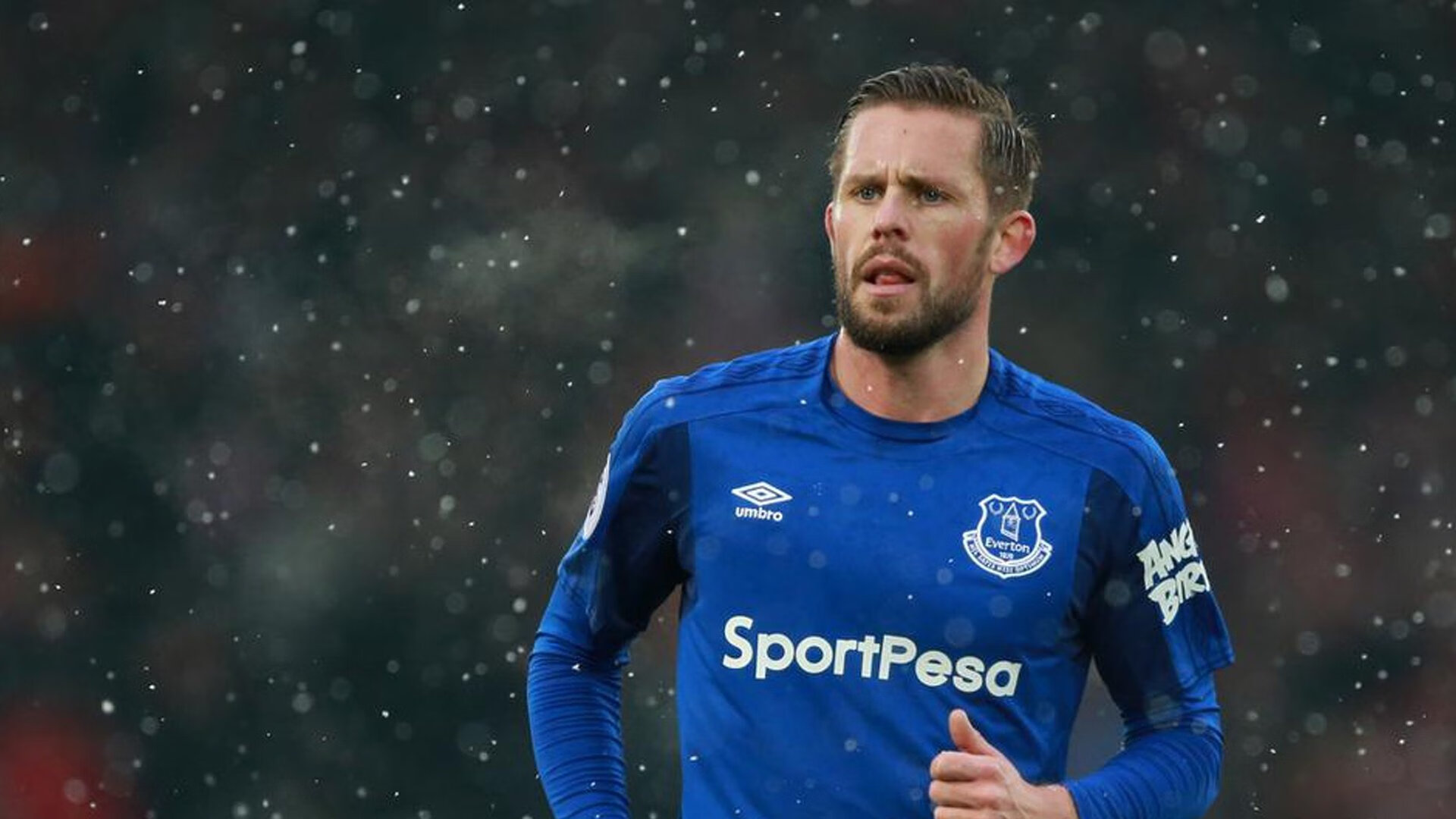 欧冠决赛门神对决：奥纳纳扑救高光但独木难支